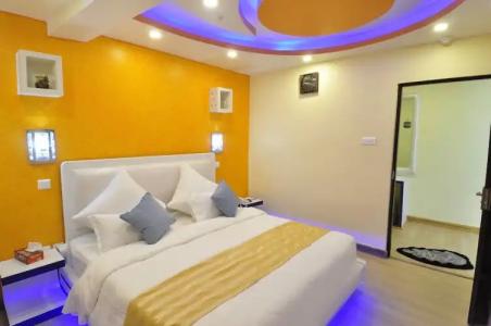 Royal Penguin Boutique & Spa - 107