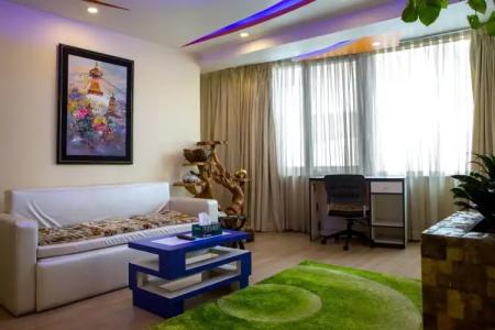 Royal Penguin Boutique & Spa - 1