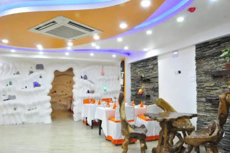 Royal Penguin Boutique & Spa - 31