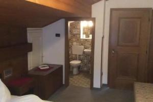 Hotel Moserhof, Scena