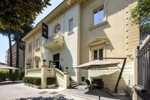 The H'All Tailor Suite Roma Hotel