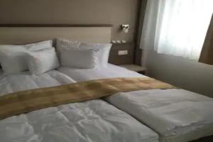 Tündérfátyol**** Szállodahajó Mini-hotel, Abadszalok
