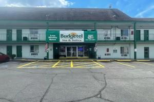 Budgetel Inn and Suites - Louisville, Louisville
