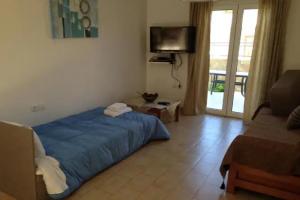 Regina Apartments, Lassi