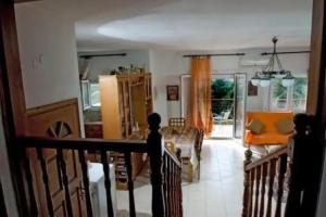 Villa Panorama Studios, Possidi
