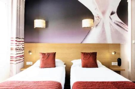 Ariane Montparnasse by Patrick Hayat - 37