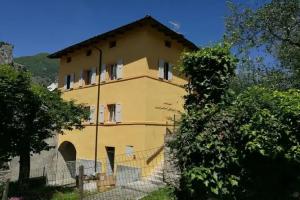 B&B Ruth, Arco