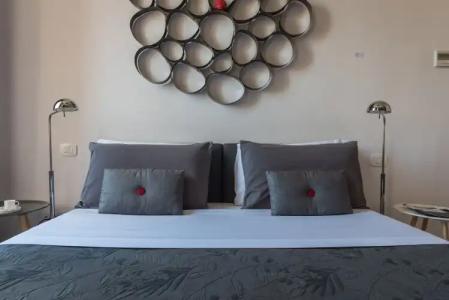 Piazza di Spagna 9 - 90