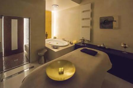 Piazza di Spagna 9 - 48