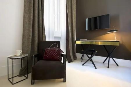 Piazza di Spagna 9 - 76