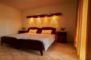 Hotel Pontos, Sarti