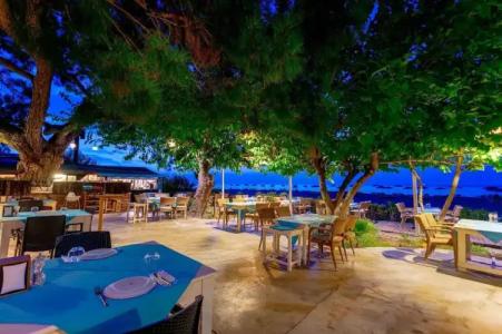 Etenna Beach Bungalows - 9