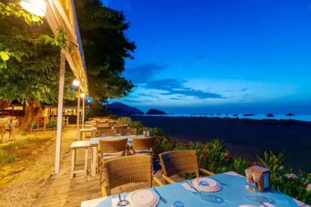 Etenna Beach Bungalows - 37