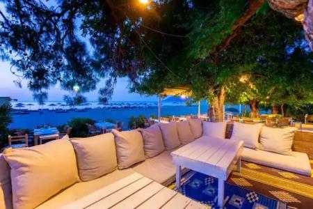 Etenna Beach Bungalows - 24