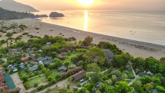 Etenna Beach Bungalows - 27