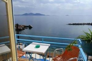 Aperanto Galazio, Agios Kirykos