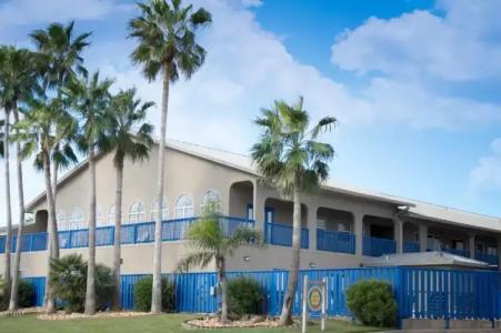 Alister Square Inn - 7