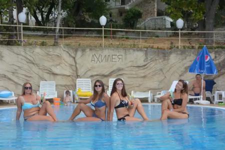 Ahilea - Free Pool Access - 28