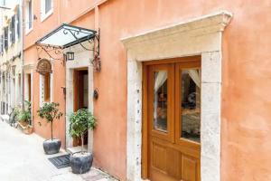 Locandiera, Corfu Town