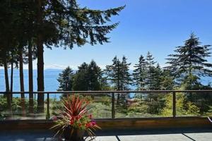 Sunshine Coast Treetop B&B, Sechelt