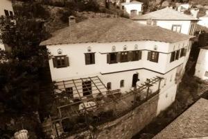 4 bedrooms house with sea view furnished terrace and wifi at Volos 6 km away from the beach, Volos