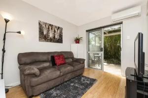 Hensman 01, Perth
