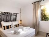 2 Bedrooms Villa