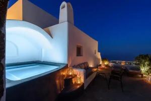 Senses Luxury Houses, Fira