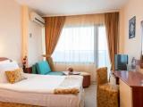 Standard Double room with partial sea view