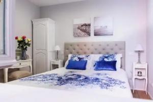 Lora Center Room, Como