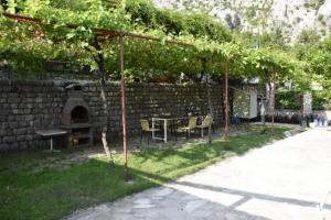 Muki's House- just 50m from the beach, Kotor