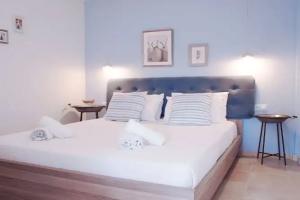 Vouliagmeni Stylish Homes by BluPine, Athens