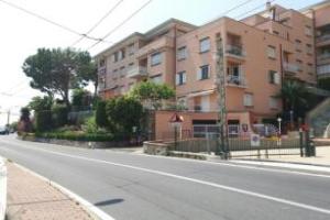 Punta Sole, VISTA MARE, Con giardino privato, PARCHEGGIO PRIVATO GRATIS, Bordighera