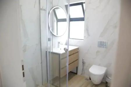 Oda Tirana - 216