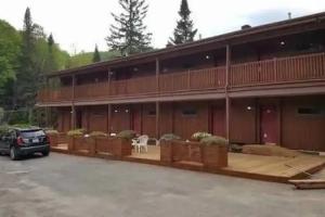 Hotel Le Petit Lac Sainte-Adèle, Sainte Adele