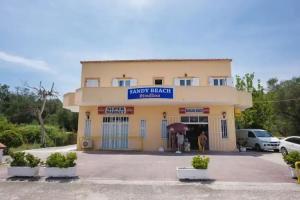 Sandy Beach Studios, Kavos
