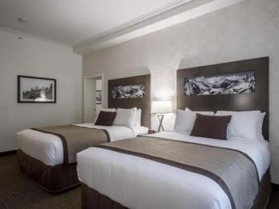 Ramada by Wyndham Revelstoke - 35