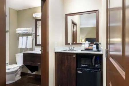 Best Western Pacific Inn - 63