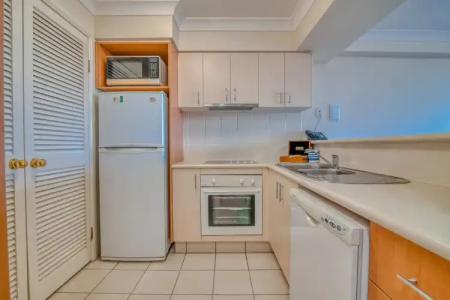 Bel Air on Broadbeach - Official - 32