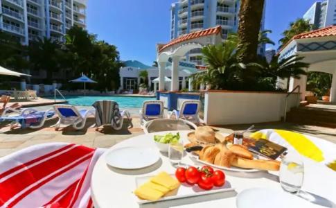 Bel Air on Broadbeach - Official - 11