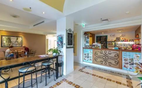 Bel Air on Broadbeach - Official - 36