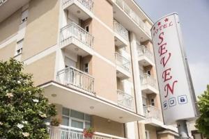 Hotel Seven