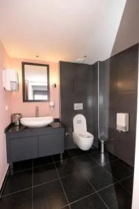 Sakura Suit Hostel - 24