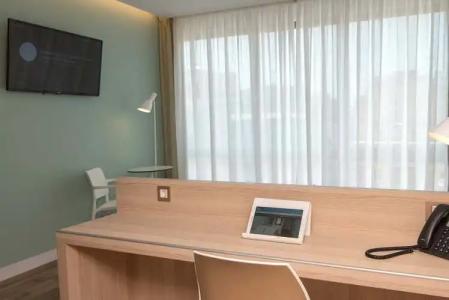 Brown Kubic, a member of Browns - 5