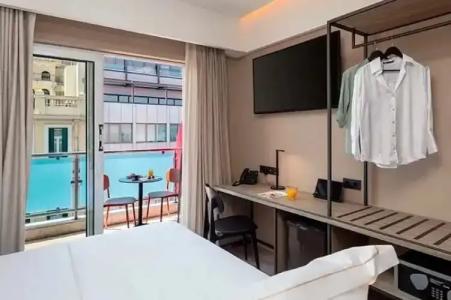 Brown Kubic, a member of Browns - 56