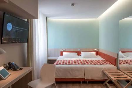 Brown Kubic, a member of Browns - 6