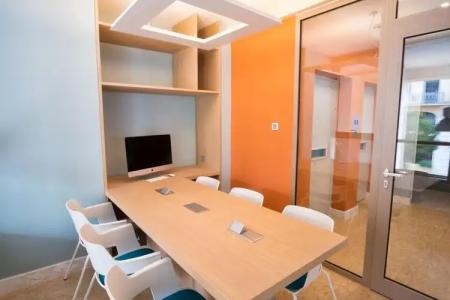 Brown Kubic, a member of Browns - 27