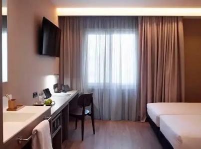 Brown Kubic, a member of Browns - 58