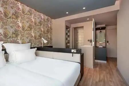 Brown Kubic, a member of Browns - 39