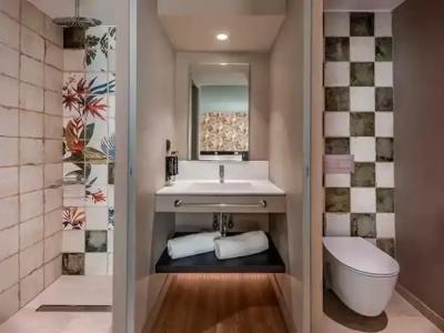 Brown Kubic, a member of Browns - 43